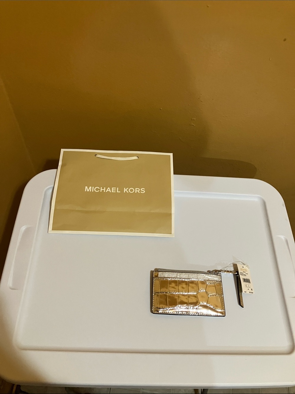 Michael Kors Empire SM Zip Silver Embossed Leather card case